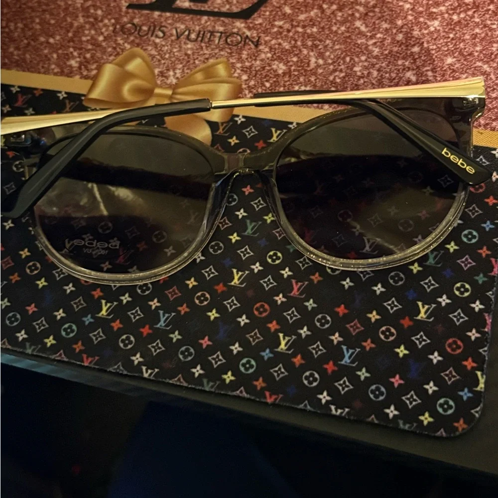 Bebe Black‎ w/ Sunglasses Case with Gold Logo